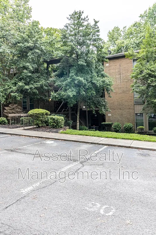 3 bed, 3.0 bath, 1832 sqft, $1,795 — Photo 4