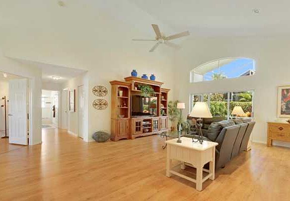 Home For Sale In Lakeridge Falls