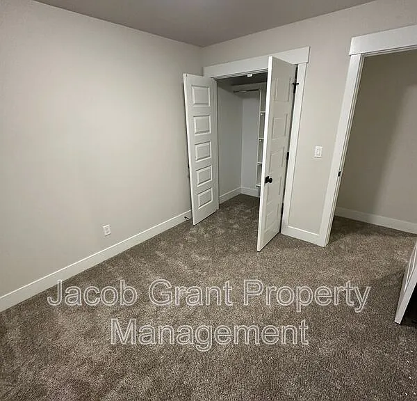 826 E Sunnyside Rd #4 — Photo 14