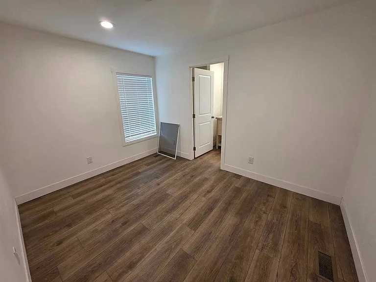 350 N 300 E #5 — Photo 18