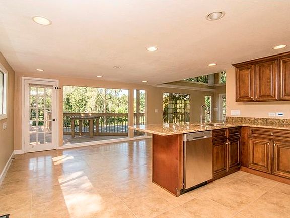 3rd image of 18204 Abbey Ln