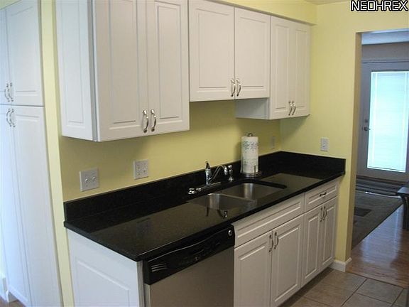 4th image of 7444 Crown Ct #B