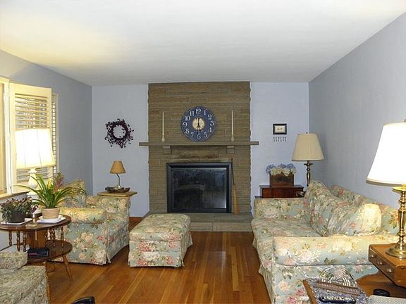 2nd image of 2430 Mina Dr