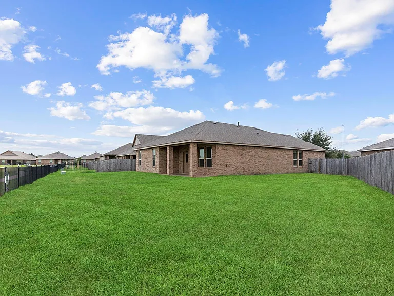 23607 Legano Dr — Photo 38