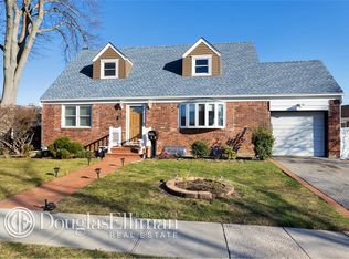 9 Harold Rd, Plainview, NY 11803