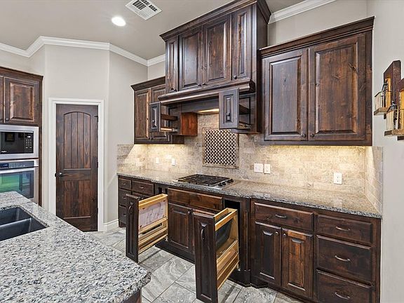 5th image of 17508 Melville Ln