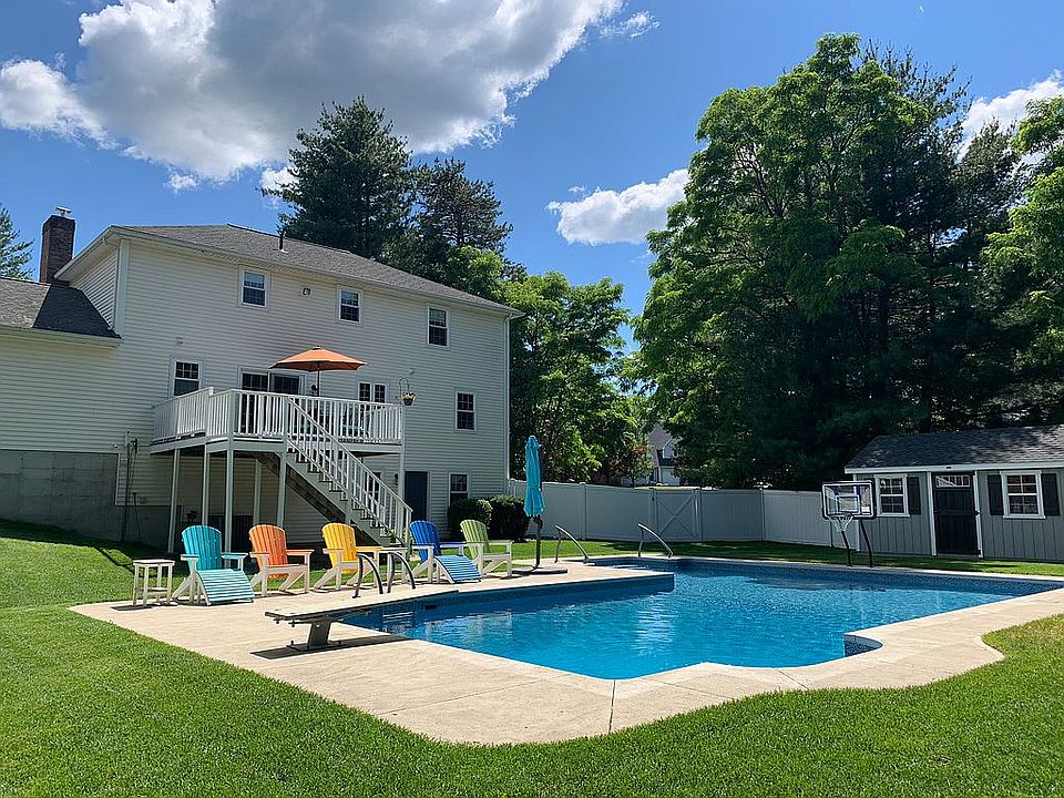 2nd image of 10 Geryk Ct