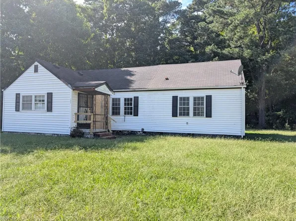 12050 Greenbrier Ln, Smithfield, VA 23430