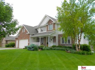 2441 Crystal Creek Dr, Papillion, NE 68046