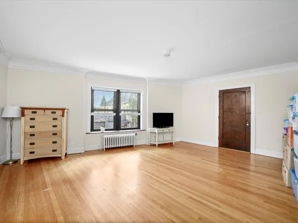 30 Lawton Rd APT 3, Riverside, IL 60546