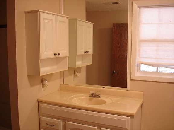 3rd image of 2605 Rose Dr