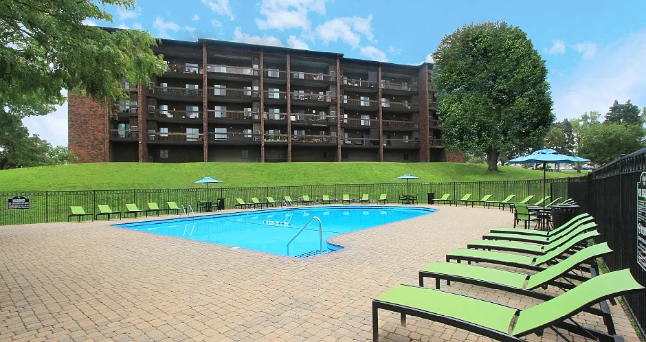 Embassy Park Apartments — Photo 2