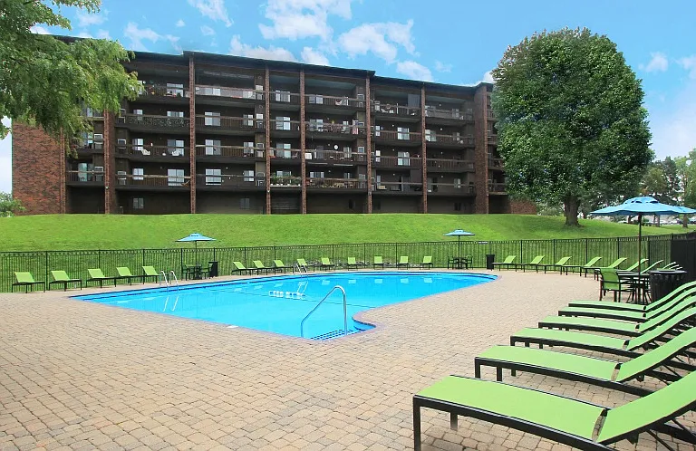 Embassy Park Apartments — Photo 2