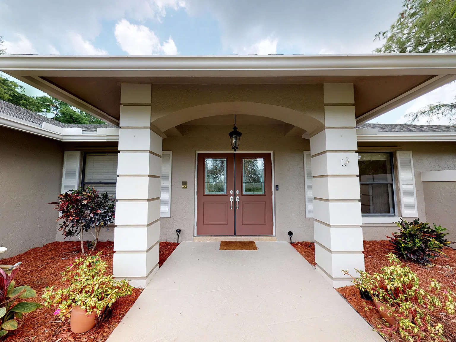 4 bed, 2.0 bath, 2530 sqft, $5,000 — Photo 2