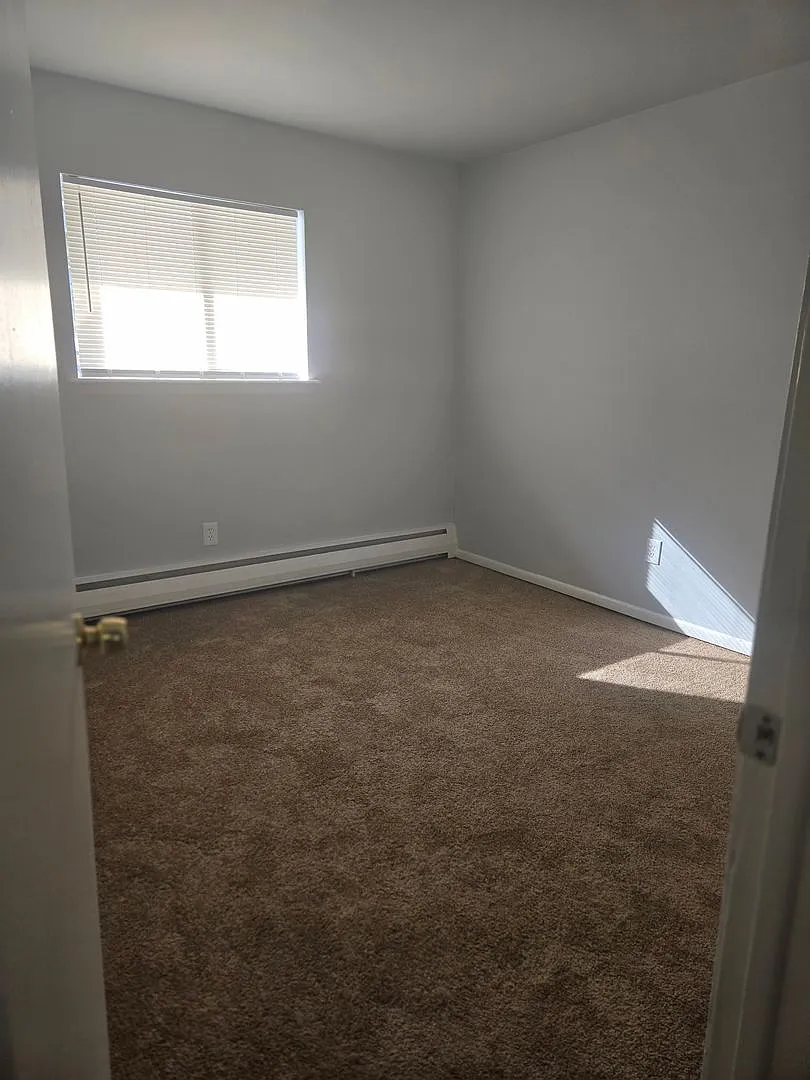 2 bedrooms, 1 bathroom, 1st floor — Photo 3