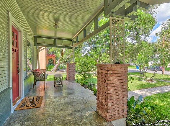 2nd image of 508 W Gramercy Pl