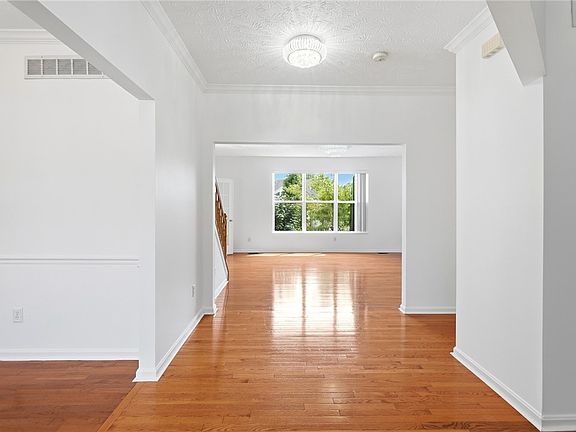 5th image of 6088 Oak Ridge Dr