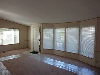 5th image of 304 SE Poat Ave
