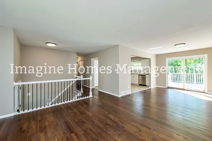 9421 Fairfield Dr — Photo 5