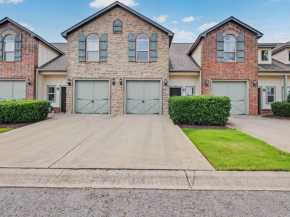 1st image of 104 Venezia Ln