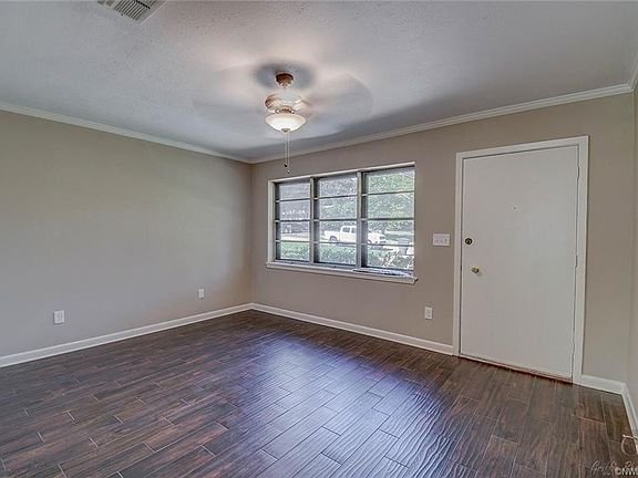 5th image of 2127 Urbandale St