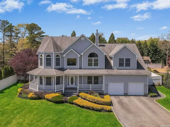 52 Kemi Lane, Sayville, NY 11782