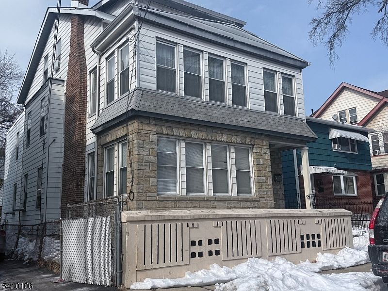 1st image of 267 Wainwright St