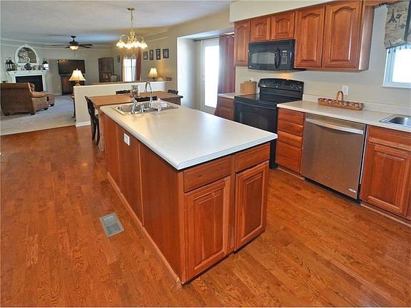 5th image of 224 Chanticleer Cir