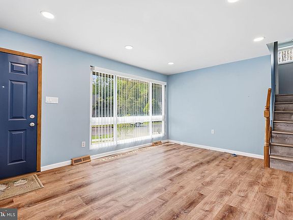 5th image of 2500 Woodlawn Dr