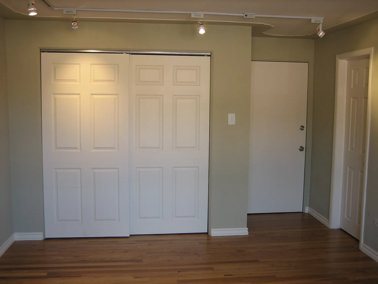 Studio, $1,100 — Photo 4