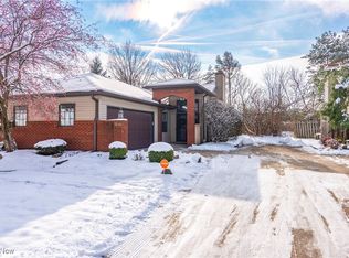 5240 Parkhurst Dr, Sheffield Village, OH 44054