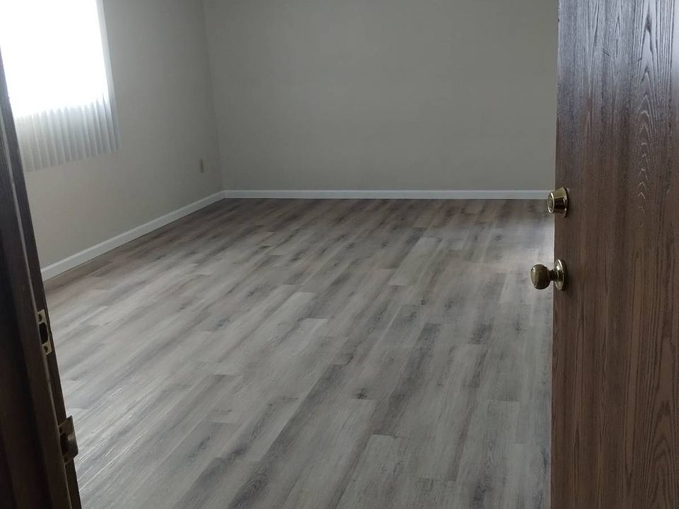 NEW FLOORING & NEWLY PAINTED IN THE BEDROOM