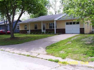 1900 Garland Douglas Dr, Neosho, MO 64850