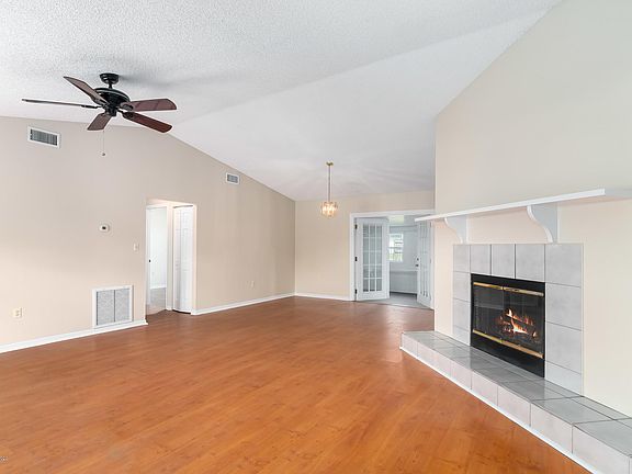 3rd image of 2933 Brandywine Cir