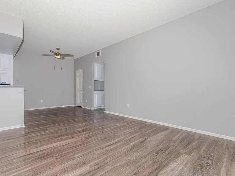 Club Pacifica Apartment Homes — Photo 49