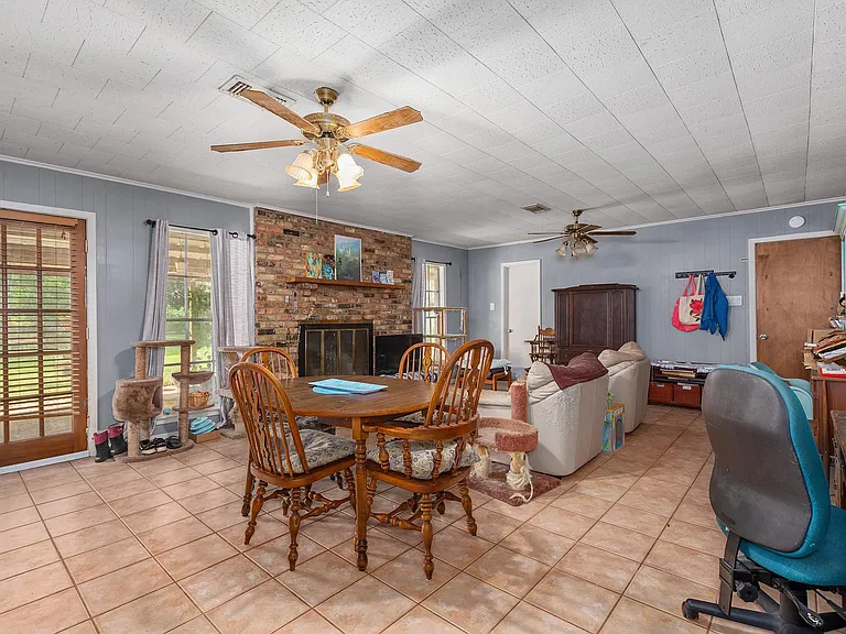 1105 Ada St — Photo 10