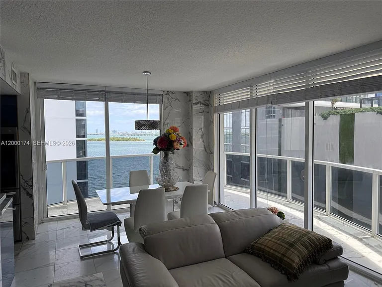 601 NE 23rd St #903 — Photo 3