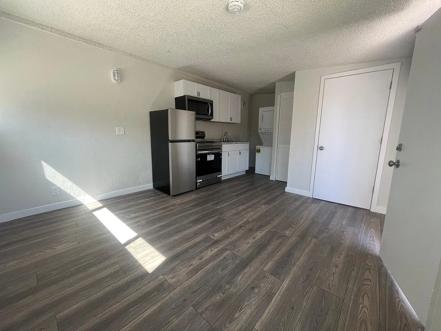 Studio, 600 sqft, $700 — Photo 4