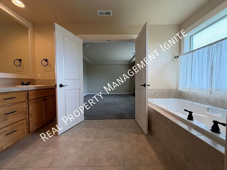 3050 NW 17th St — Photo 19