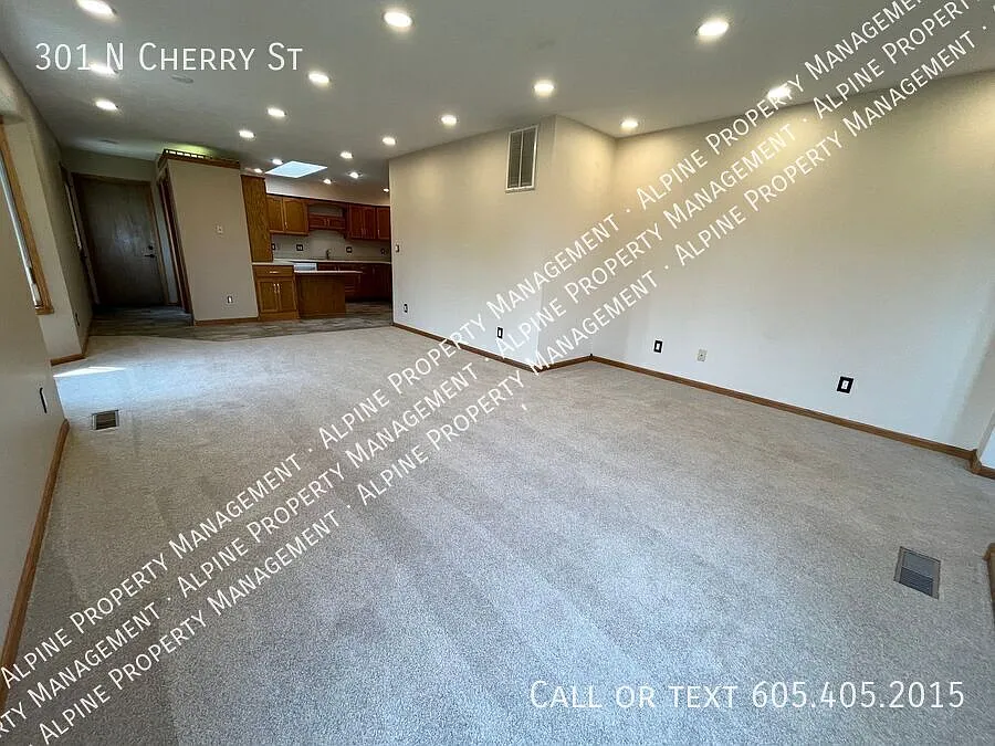 2 Bed/1 Bath Ground Floor Twinhome in Lennox! — Photo 4