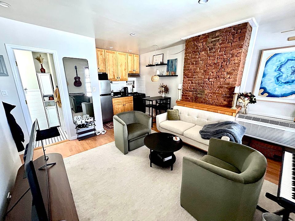 1st image of 5-49 47th Ave #3R