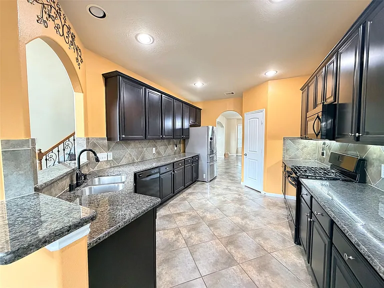 1242 S Maple Dr — Photo 10