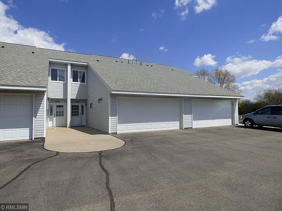 3rd image of 610 11th Ave NE #610