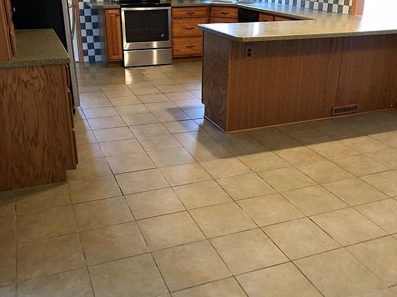 Spacious Kitchen 