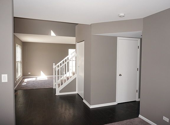4th image of 553 Larkspur Dr
