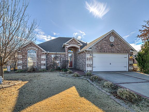 2nd image of 1501 Pheasant Cir