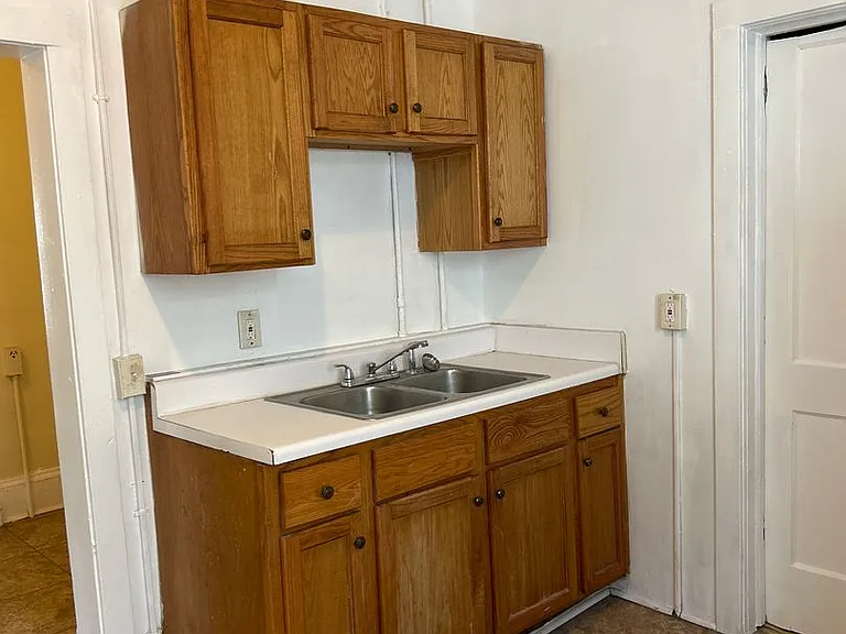 1114 Lafayette Blvd NW — Photo 9