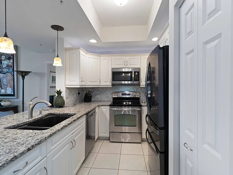 1001 Arbor Lake Dr #606 — Photo 13
