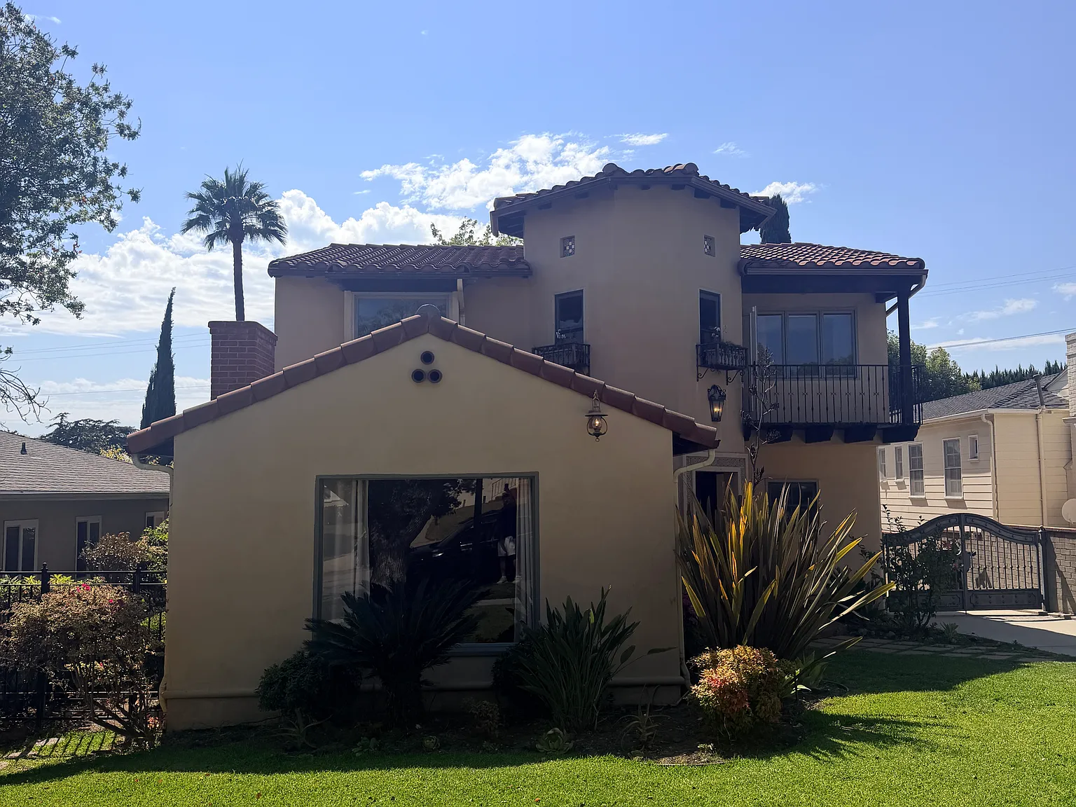 5 bed, 2976 sqft, $6,990 — Photo 2