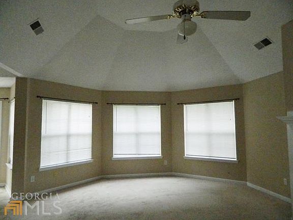 4th image of 15 Flora Ct
